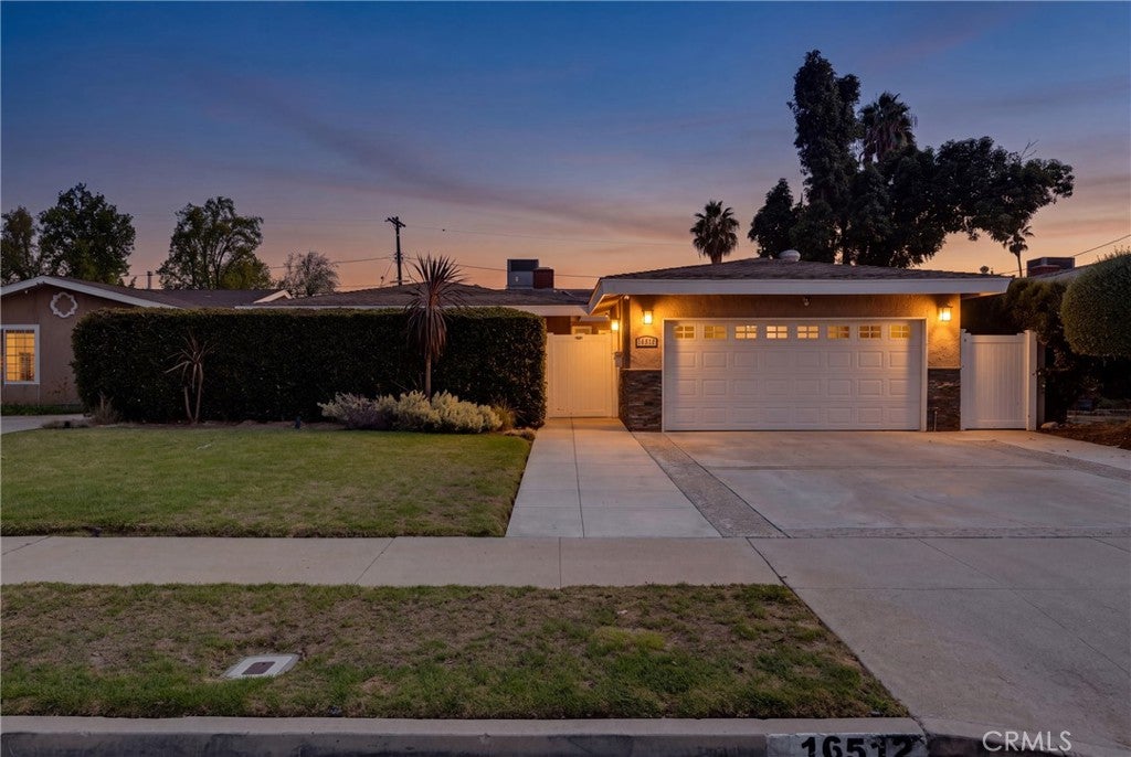16512 Tupper