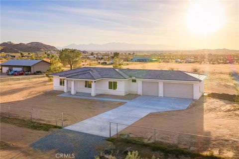 Photo of 15168 Barbara, Apple Valley, CA 92307 (MLS # HD26055328)