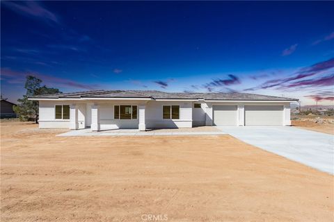 Photo of 15168 Barbara, Apple Valley, CA 92307 (MLS # HD26055328)