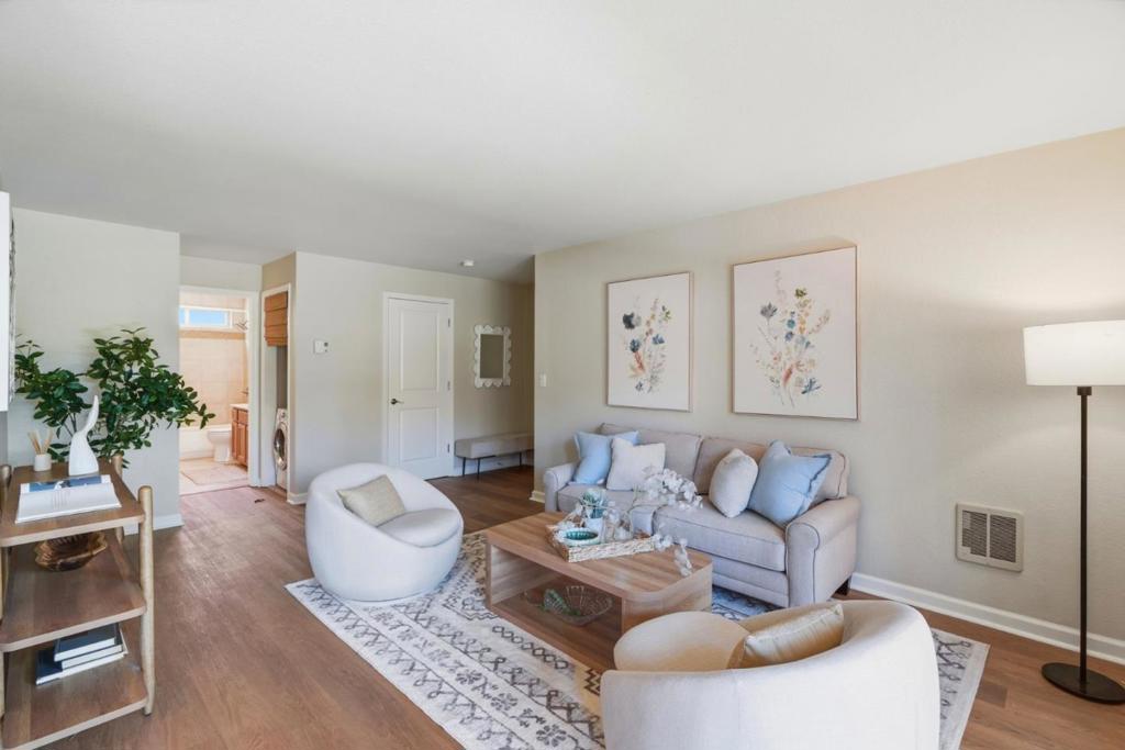 300 Glenwood Circle 186