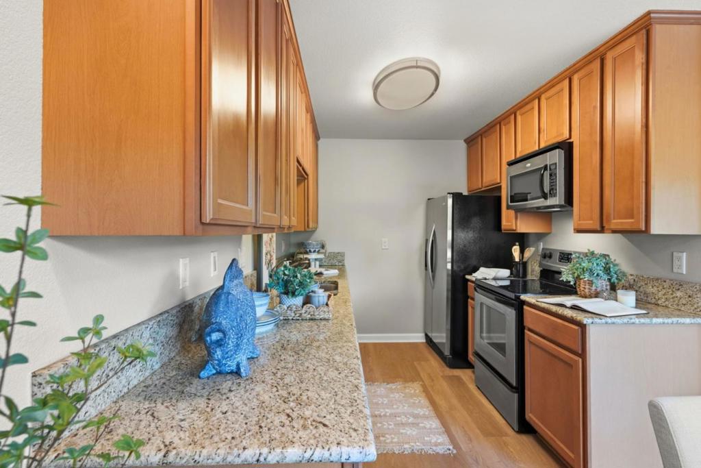 300 Glenwood Circle 186