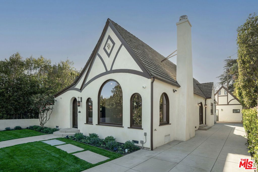 Photo of 4265 Denny Avenue, Toluca Lake, CA 91602 (MLS # 26668077)