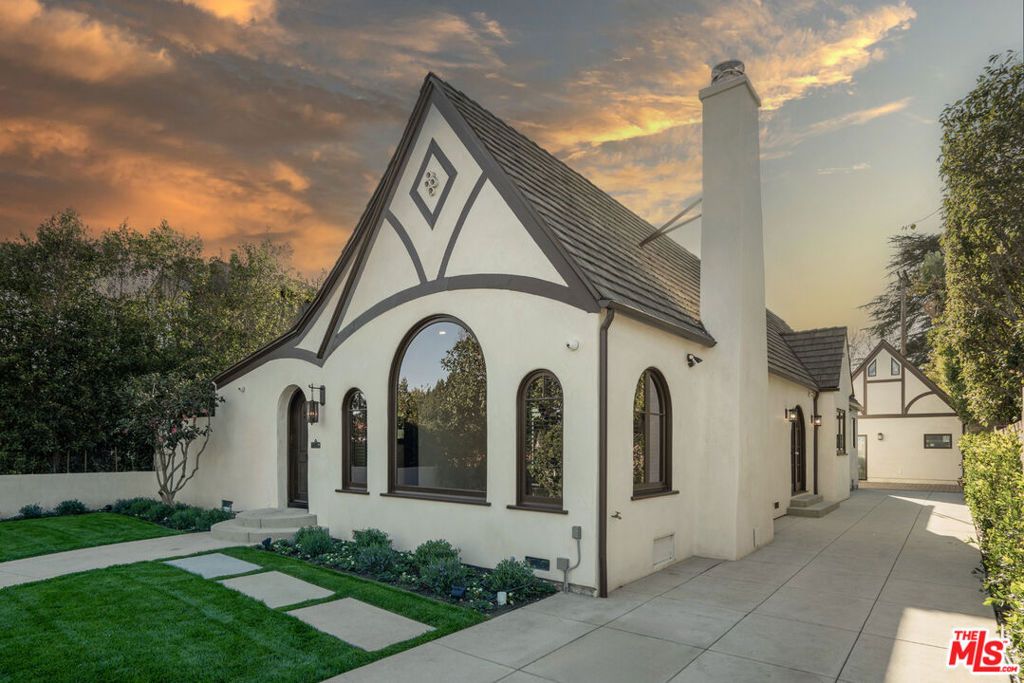 Photo of 4265 Denny Avenue, Toluca Lake, CA 91602 (MLS # 26668077)