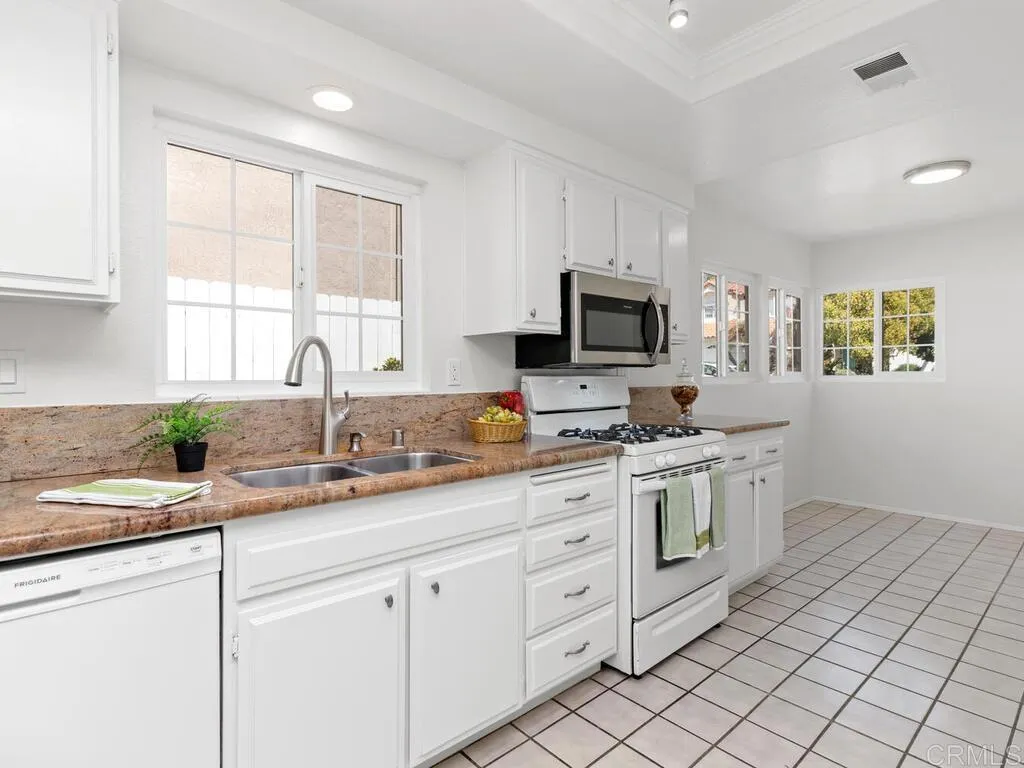 Vista, California 92081, United States, 2 Bedrooms Bedrooms, ,2 BathroomsBathrooms,Residential,Pending,107375