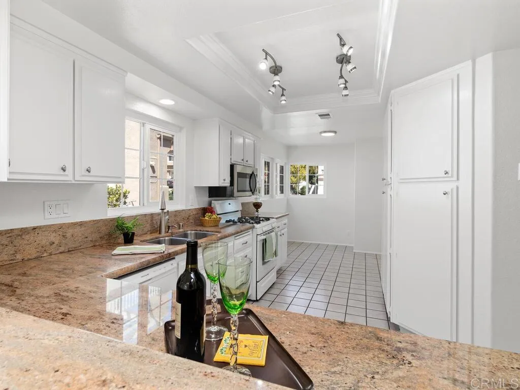 Vista, California 92081, United States, 2 Bedrooms Bedrooms, ,2 BathroomsBathrooms,Residential,Pending,107375