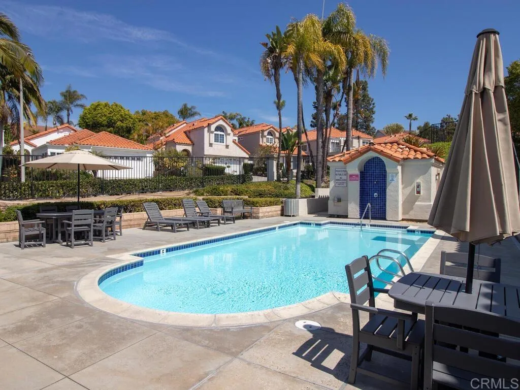 Vista, California 92081, United States, 2 Bedrooms Bedrooms, ,2 BathroomsBathrooms,Residential,Pending,107375