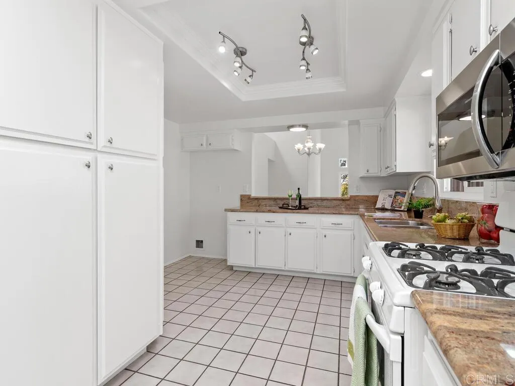 Vista, California 92081, United States, 2 Bedrooms Bedrooms, ,2 BathroomsBathrooms,Residential,Pending,107375