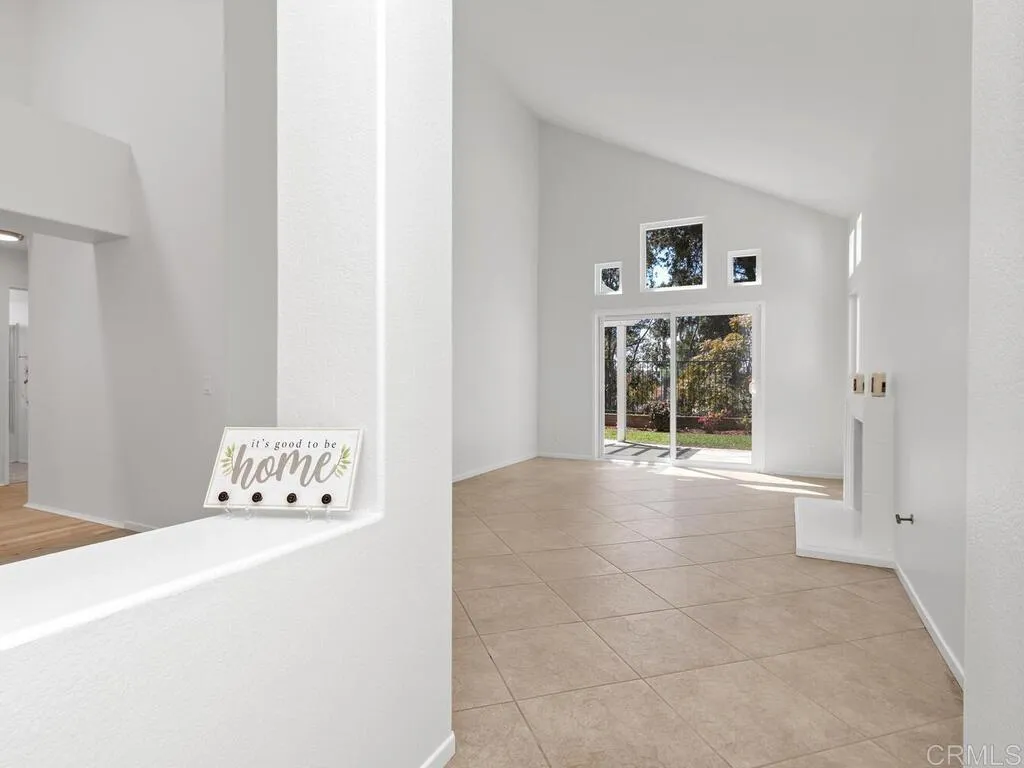 Vista, California 92081, United States, 2 Bedrooms Bedrooms, ,2 BathroomsBathrooms,Residential,Pending,107375