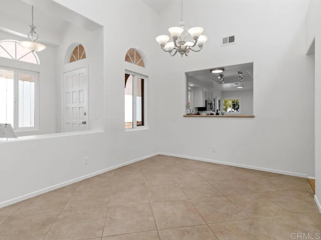 Vista, California 92081, United States, 2 Bedrooms Bedrooms, ,2 BathroomsBathrooms,Residential,Pending,107375