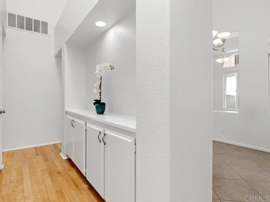 Vista, California 92081, United States, 2 Bedrooms Bedrooms, ,2 BathroomsBathrooms,Residential,Pending,107375