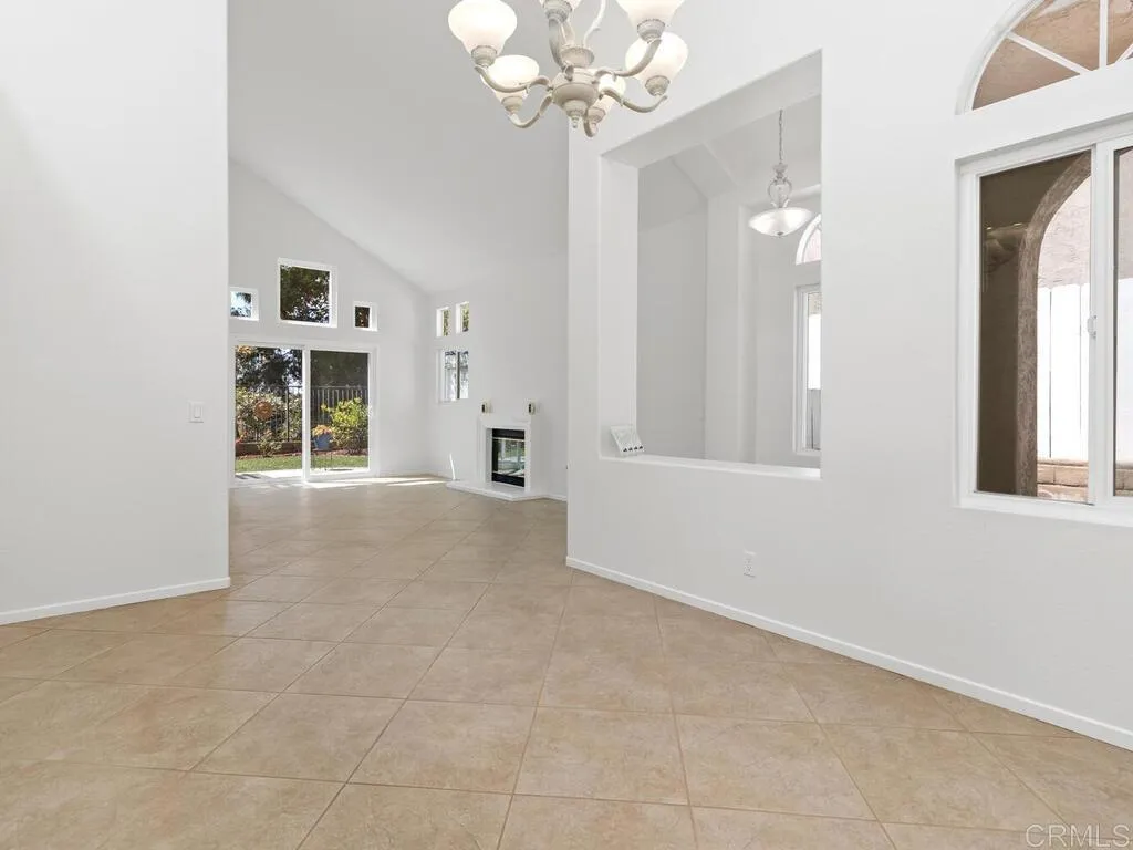 Vista, California 92081, United States, 2 Bedrooms Bedrooms, ,2 BathroomsBathrooms,Residential,Pending,107375