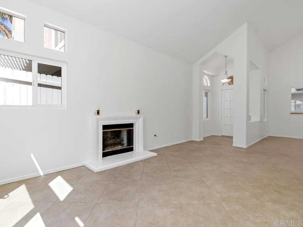 Vista, California 92081, United States, 2 Bedrooms Bedrooms, ,2 BathroomsBathrooms,Residential,Pending,107375