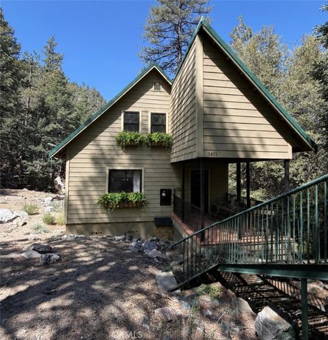 Photo of 1413 Woodland Drive, Pine Mountain Club, CA 93222 (MLS # SR26115865)