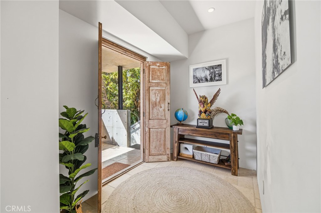 112 E Avenida Cornelio
