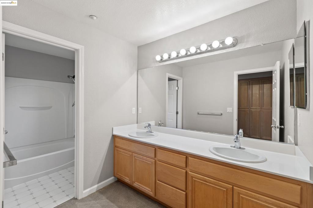 BRENTWOOD - Residential Lease