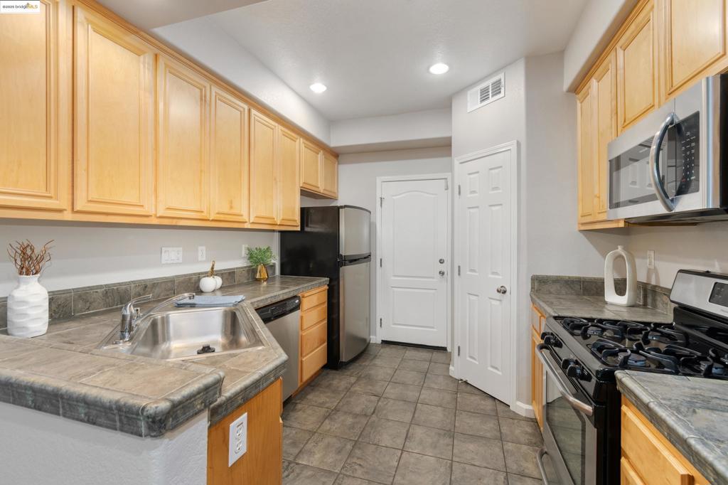 BRENTWOOD - Residential Lease