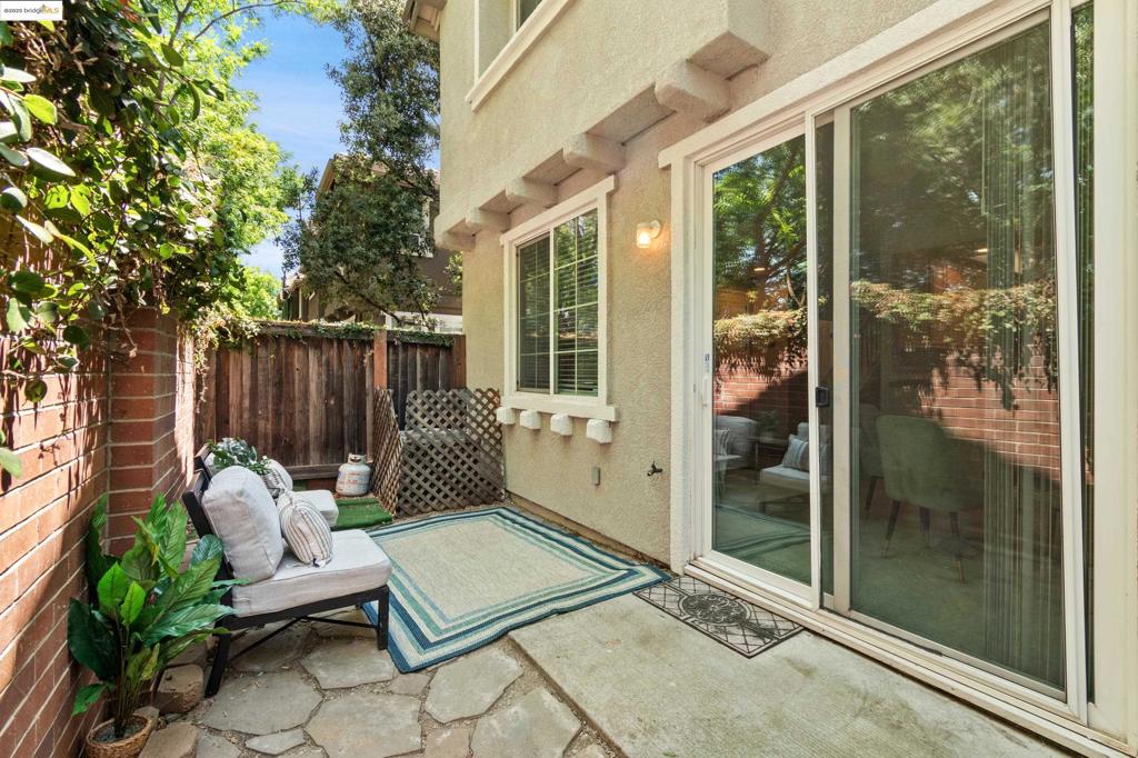 BRENTWOOD - Residential Lease