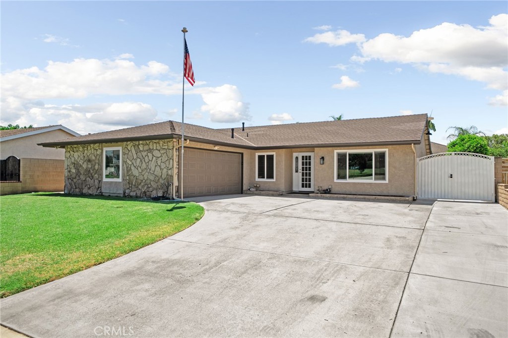 326 E Blue Jay