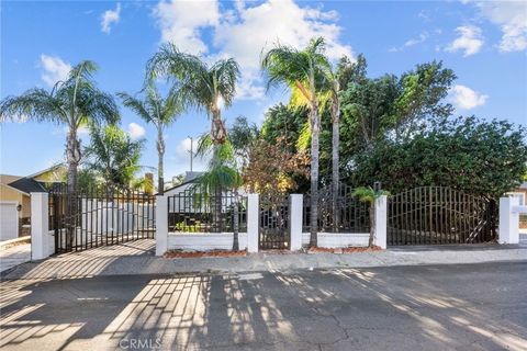 Photo of 13761 Dronfield Avenue, Sylmar, CA 91342 (MLS # SR26000087)