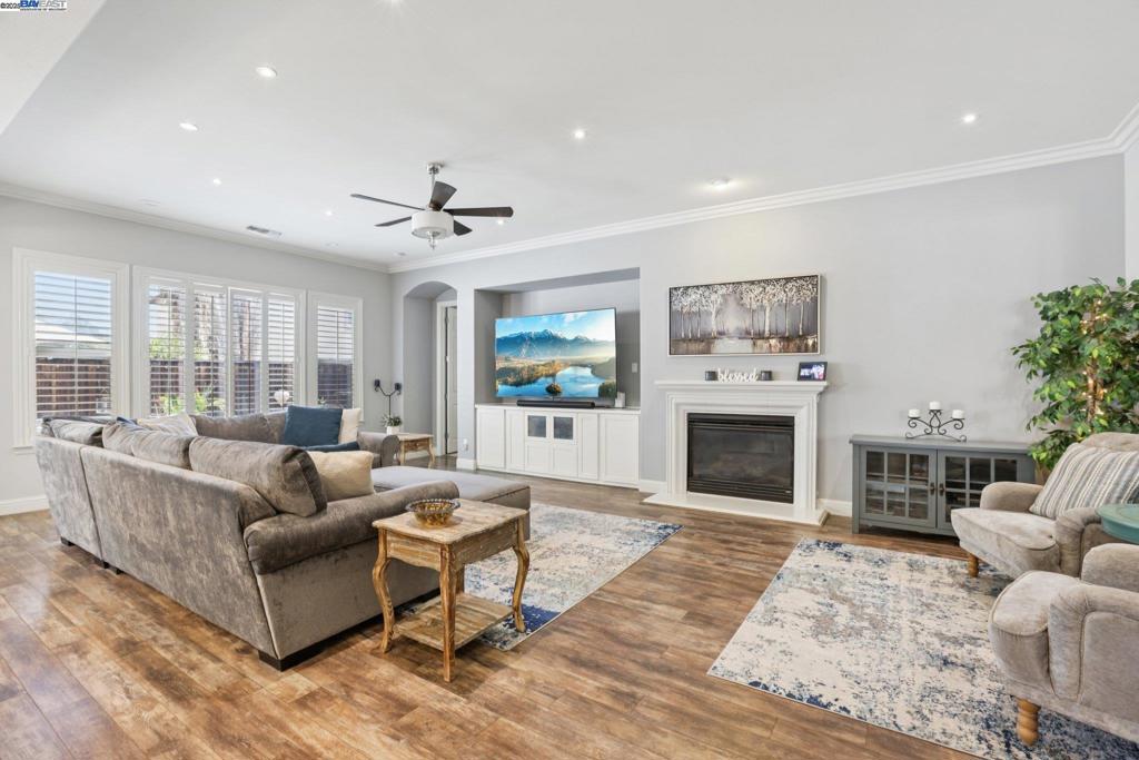 THE LAKES - Residential