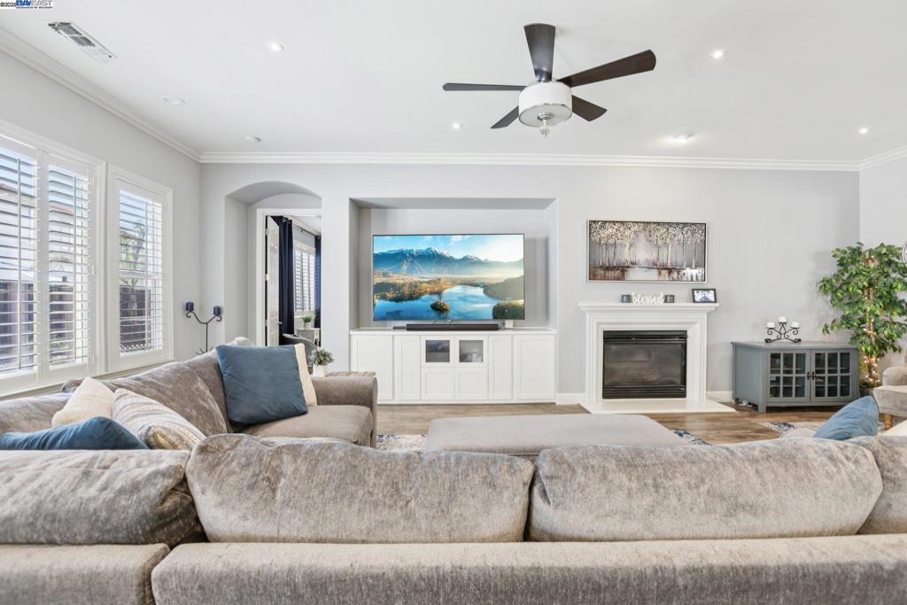 THE LAKES - Residential