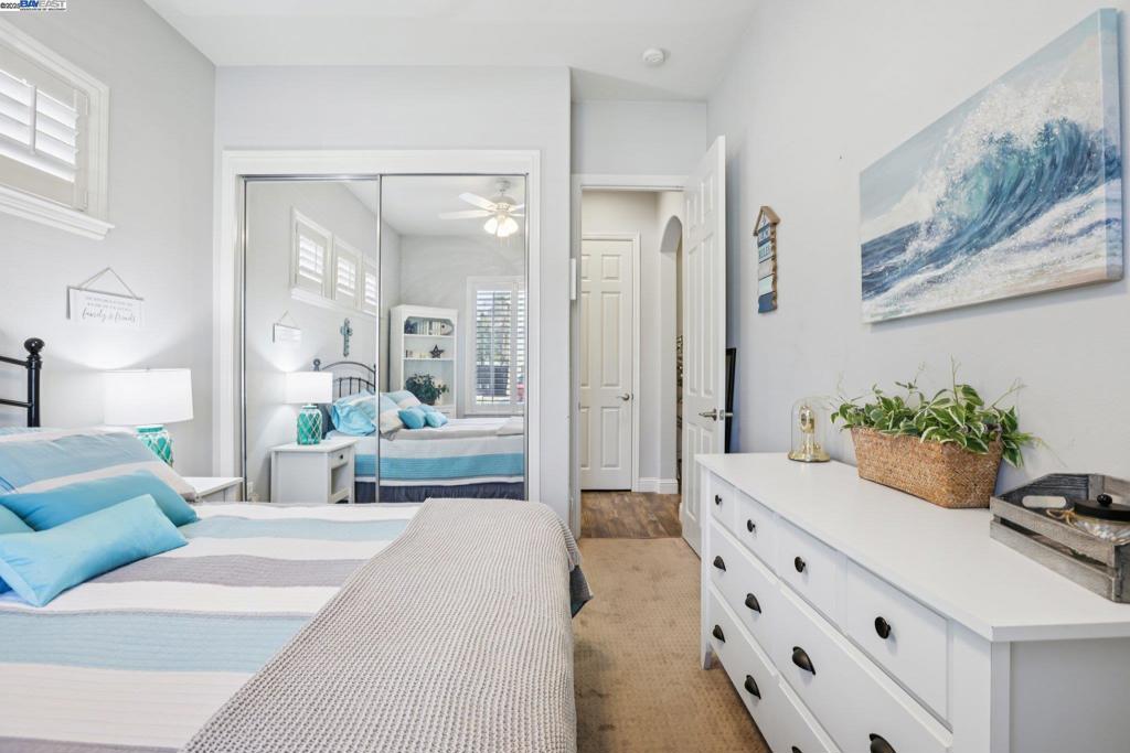 THE LAKES - Residential