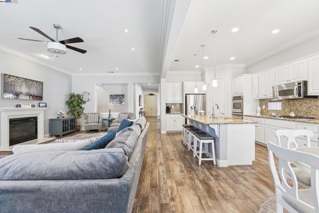 THE LAKES - Residential