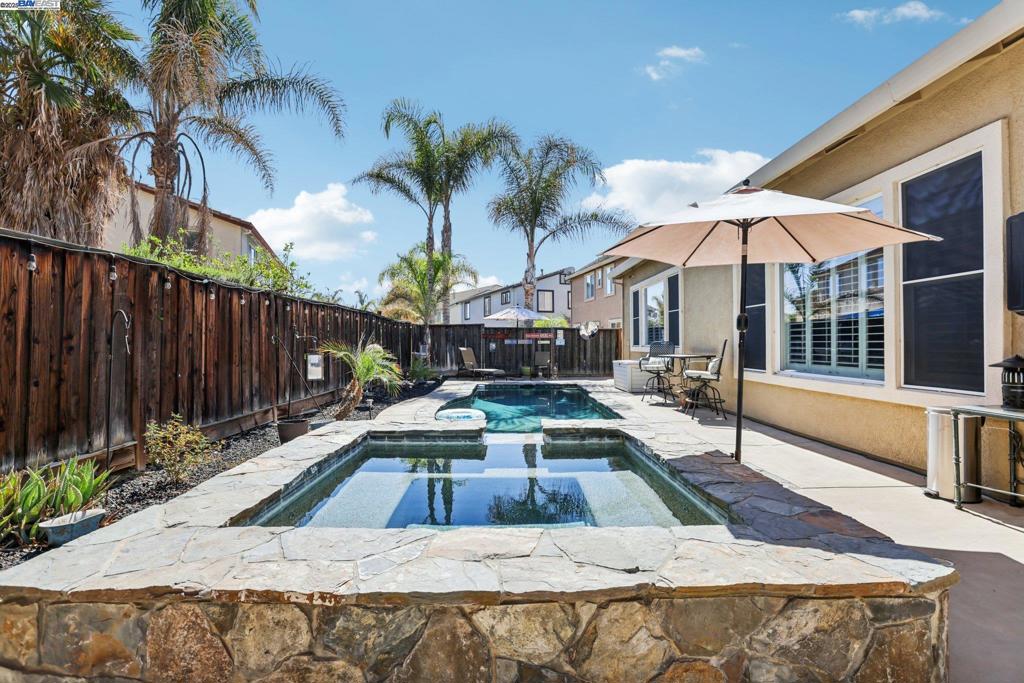 THE LAKES - Residential