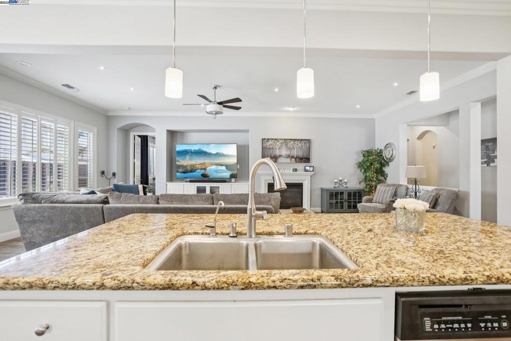 THE LAKES - Residential