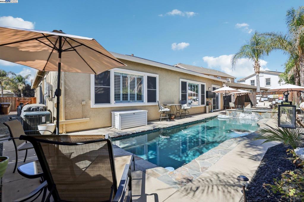 THE LAKES - Residential