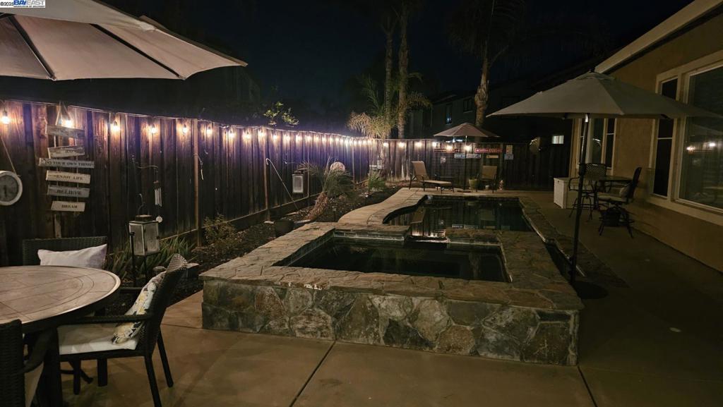 THE LAKES - Residential