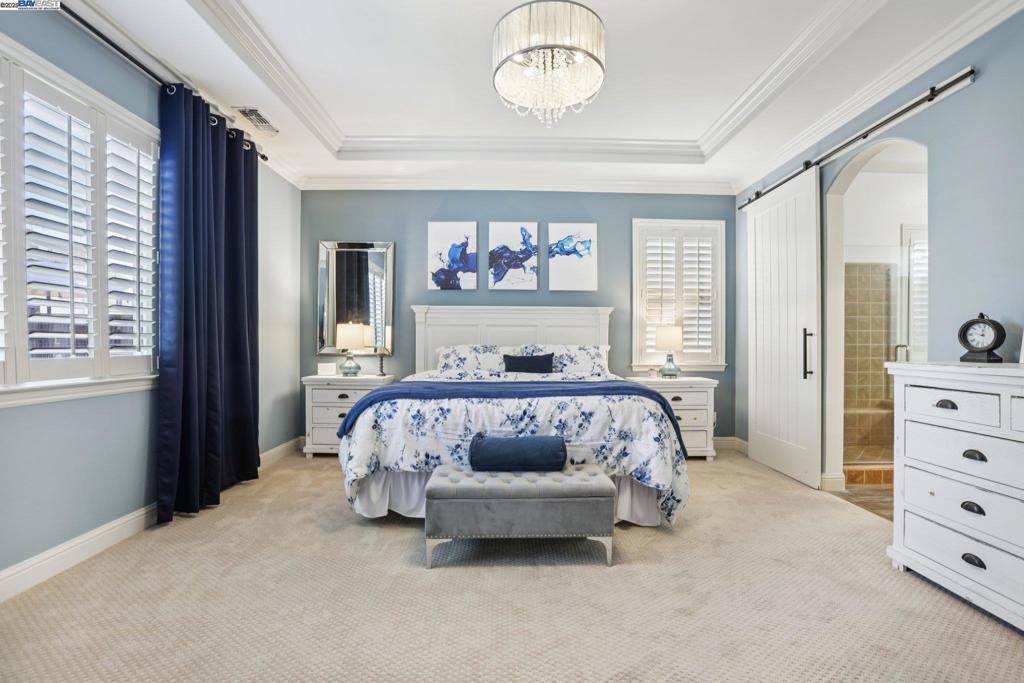THE LAKES - Residential