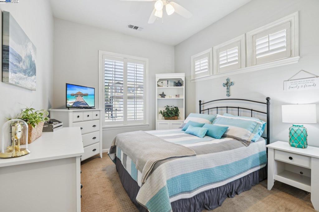 THE LAKES - Residential