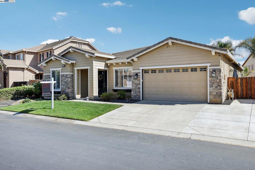 THE LAKES - Residential