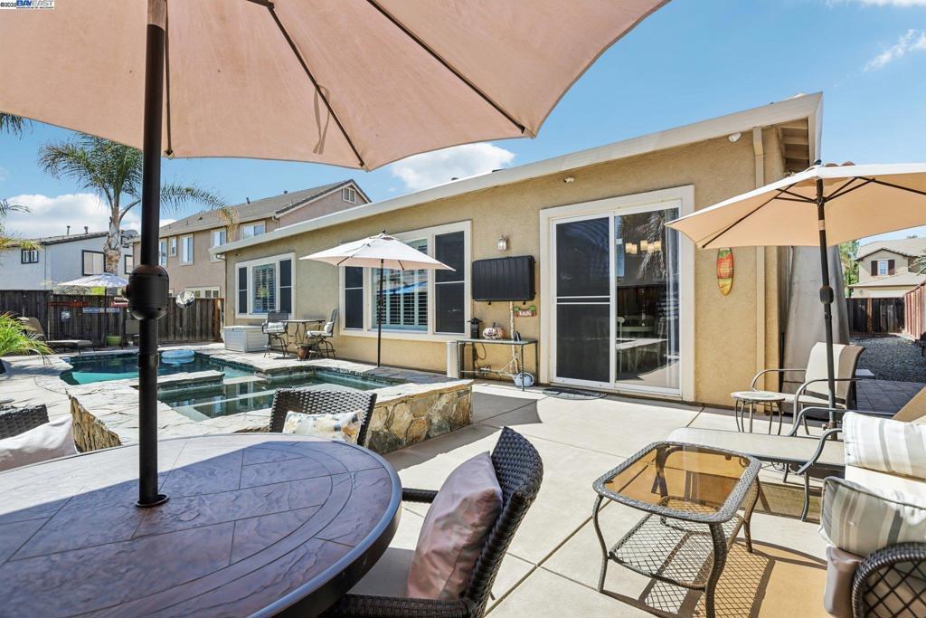 THE LAKES - Residential