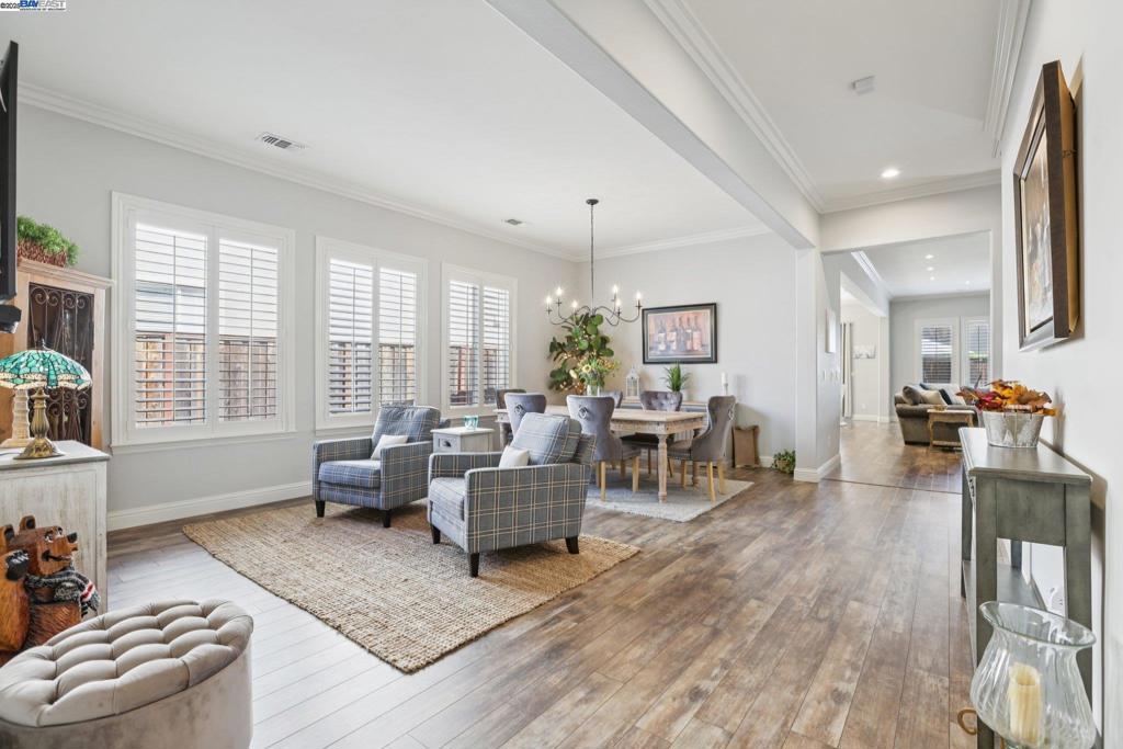 THE LAKES - Residential