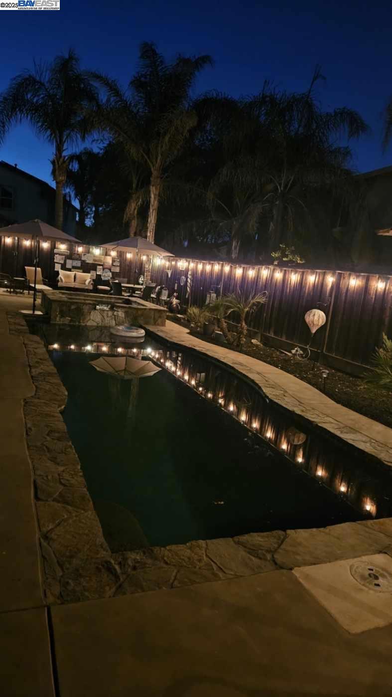 THE LAKES - Residential