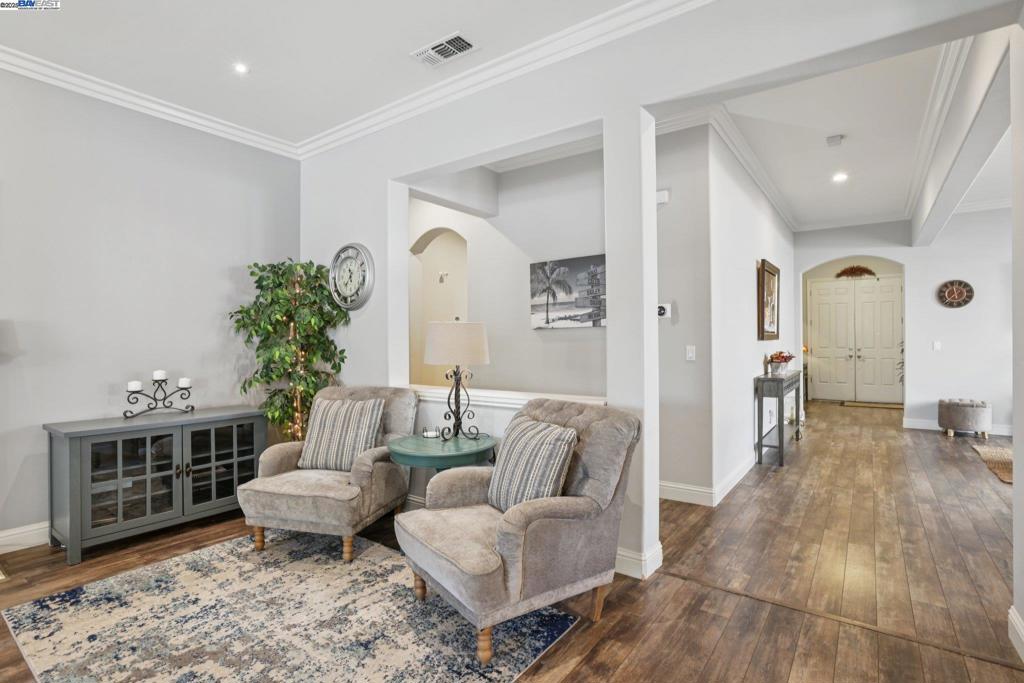 THE LAKES - Residential