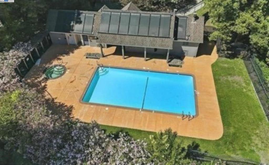 MEADOWS - Residential