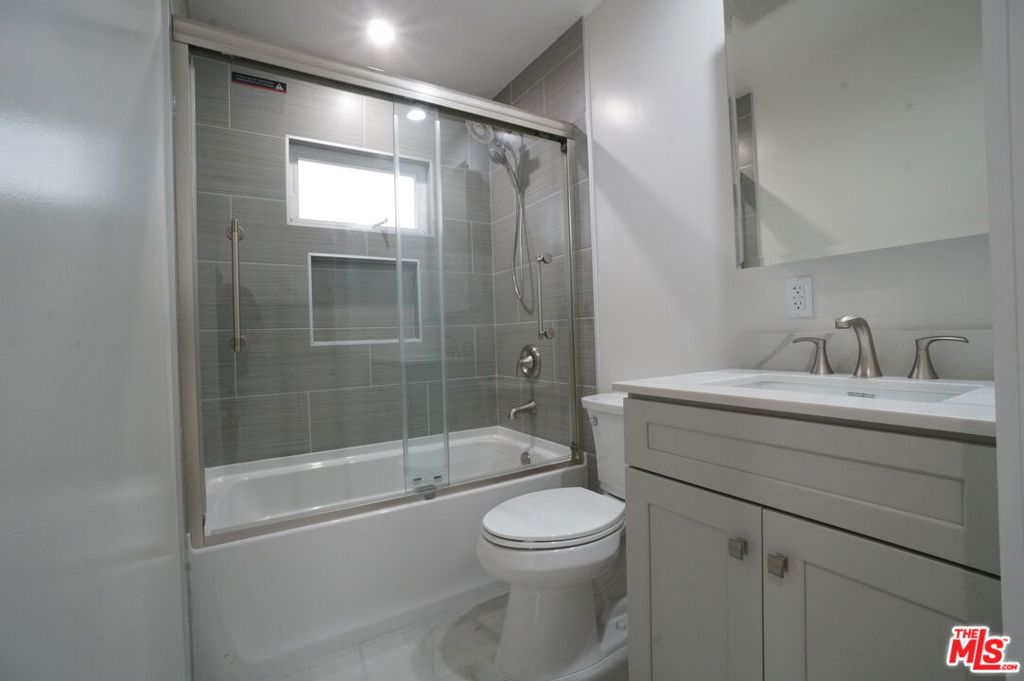 Properties 4 6043 Selma Avenue