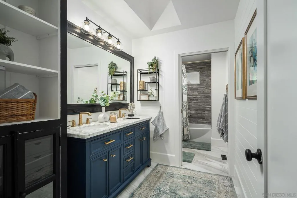 Escondido, California 92029, United States, 5 Bedrooms Bedrooms, ,3 BathroomsBathrooms,Residential,Active,198903