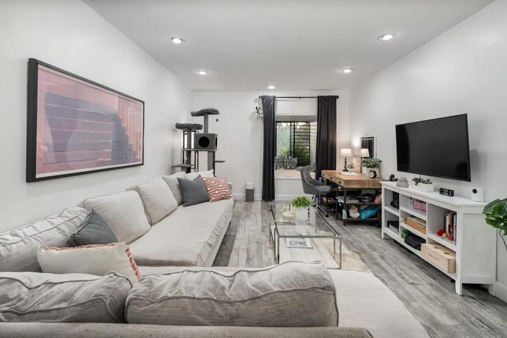 Escondido, California 92029, United States, 5 Bedrooms Bedrooms, ,3 BathroomsBathrooms,Residential,Active,198903