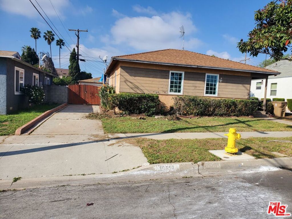 Photo of 10517 Cimarron Street, Los Angeles, CA 90047 (MLS # 26642715)