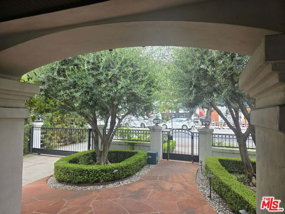 2500 Hyperion Avenue