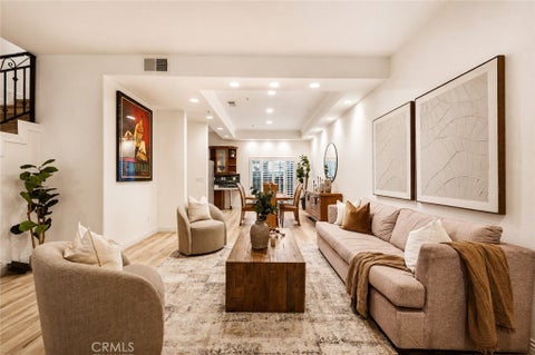 Photo of 10833 Kling Street #4, North Hollywood, CA 91602 (MLS # SR26191356)
