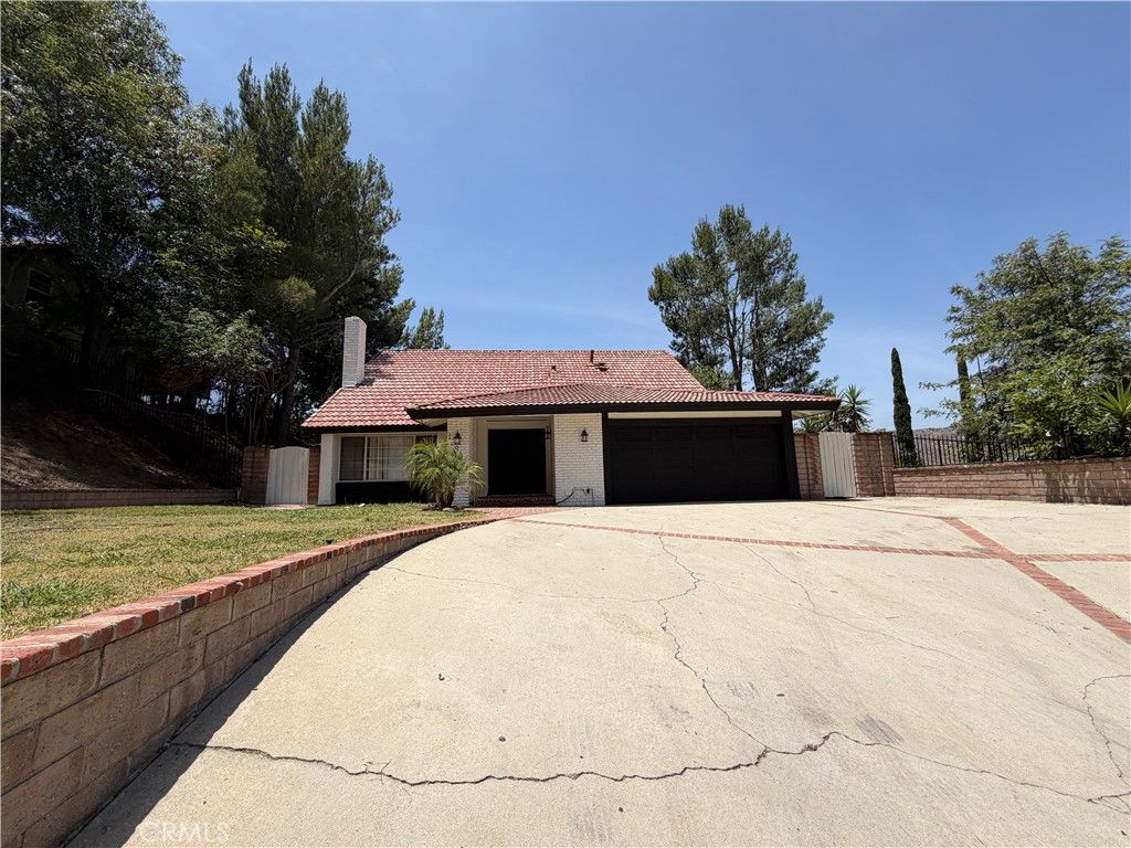 Photo of 12829 Mclennan Avenue, Granada Hills, CA 91344 (MLS # CV26119577)