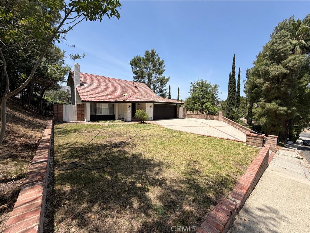 Photo of 12829 Mclennan Avenue, Granada Hills, CA 91344 (MLS # CV26119577)