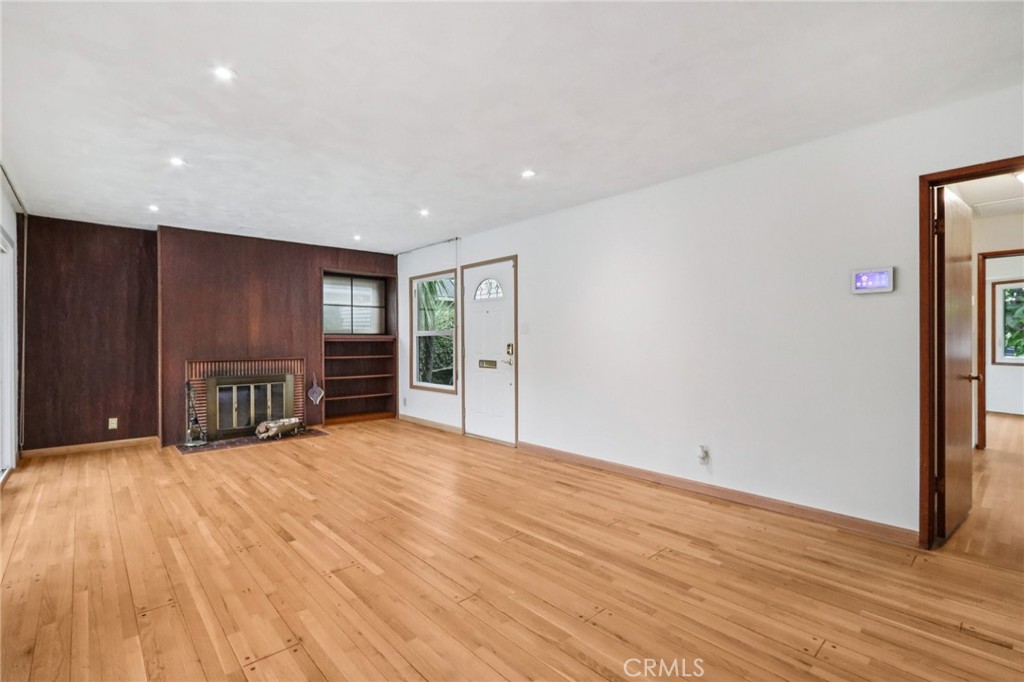 3361 N Bellflower