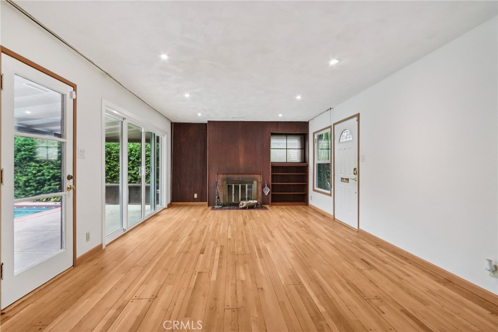 3361 N Bellflower