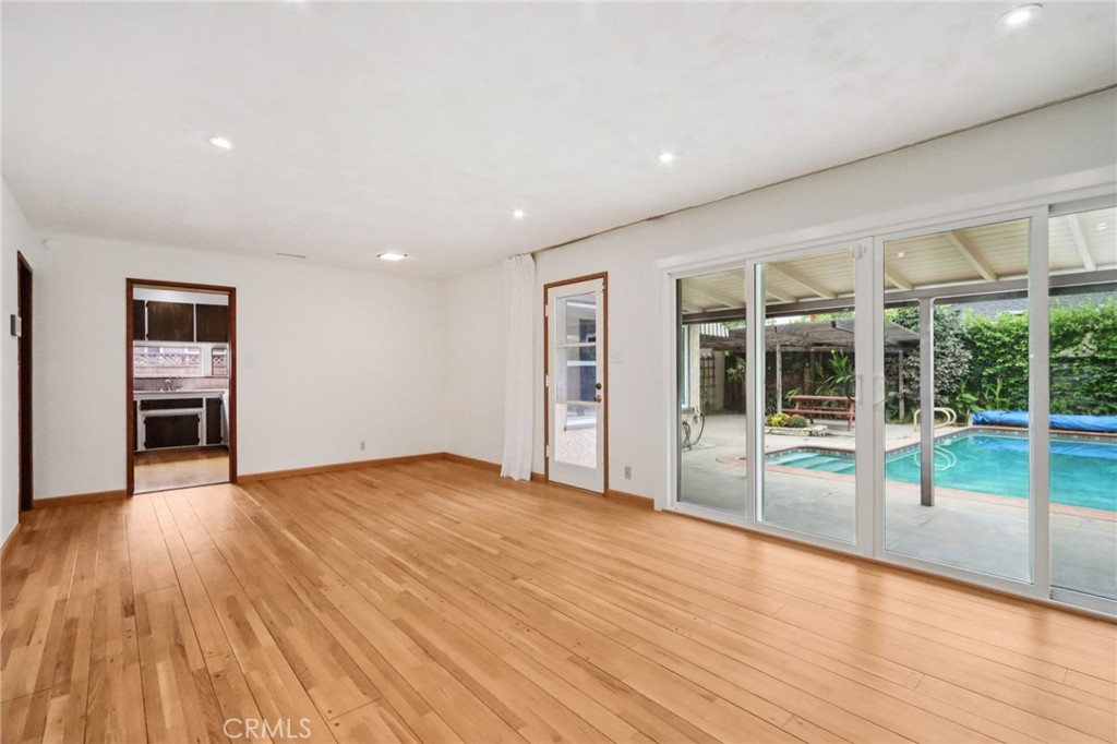 3361 N Bellflower